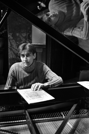 Sudbin, Yevgenij, pianist 12-07