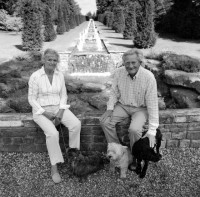 Heseltine, Lord and Lady, Thenford House gardens nr.Banbury, 8-05